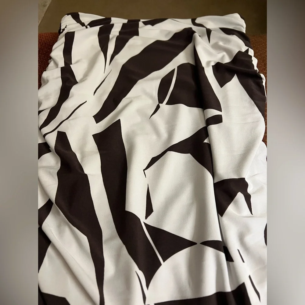 Express Ruched Mini Skirt - Picture 5 of 6
